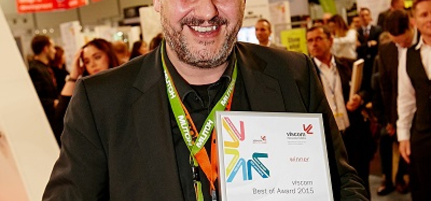 Volker Lienig odbiera nagrodę Viscom Best of 2015 Volker Lienig odbiera nagrodę Viscom Best of 2015